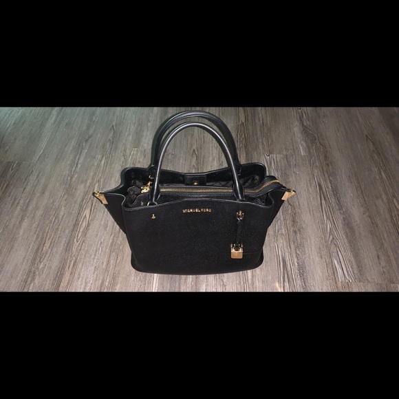 Michael kors  mid size purse 👜 - Picture 2 of 6